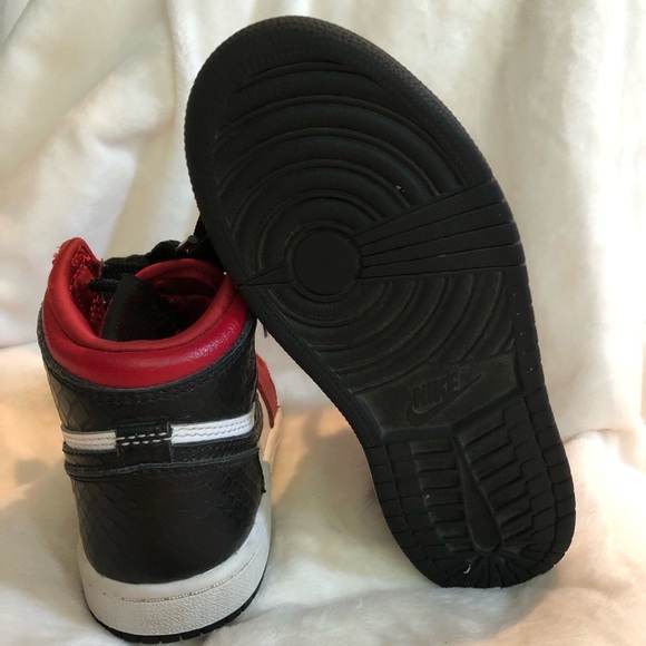 Kids Air Jordan Red and Black - Picture 2 of 4